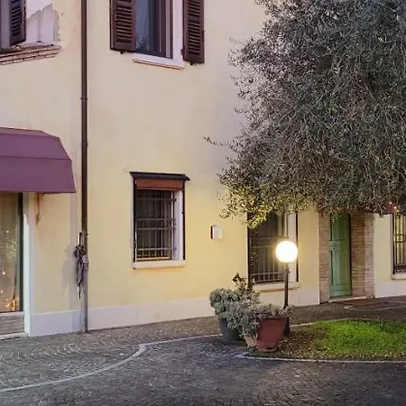 CHEZ BARNIE favoloso appartamento privato in villa a 800mt INGRESSO FIERA RIMINI Appartamento *
