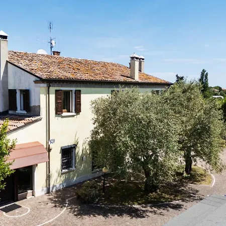 Chez Barnie - Fiera Apartment *